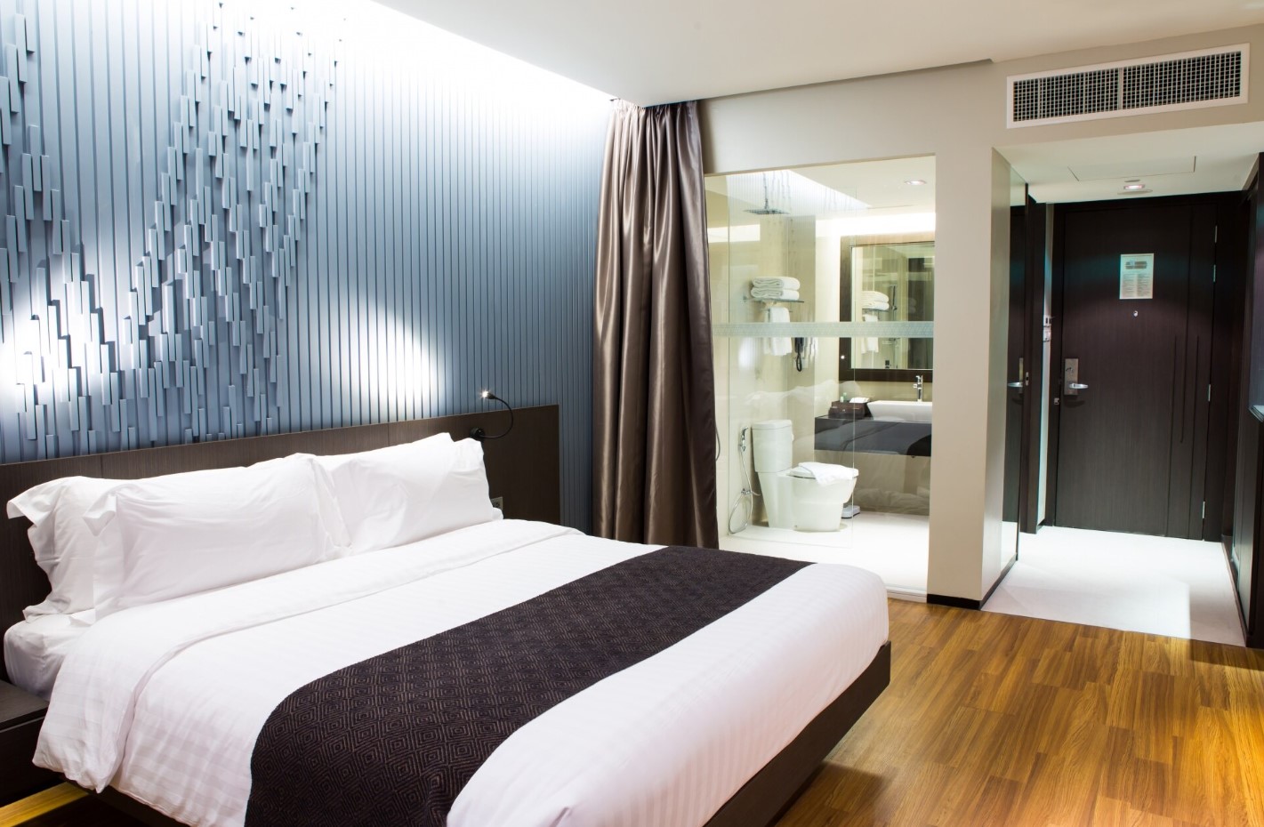 modern-hotel-room